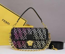 Picture of Versace Lady Handbags _SKUfw135329583fw